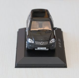 Mercedes-Benz ML500 2005 1:43