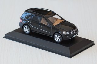 Mercedes-Benz ML500 2005 1:43