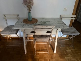 Mesa tocinería cocina vintage. Incluye las 3 silla