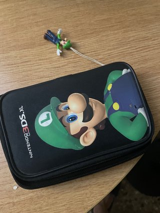 Estuche Nintendo 3DS XL con 8 juegos