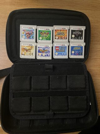 Estuche Nintendo 3DS XL con 8 juegos