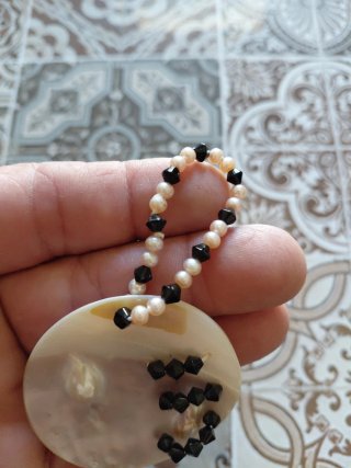 Ciondolo madreperla con perla e cristalli