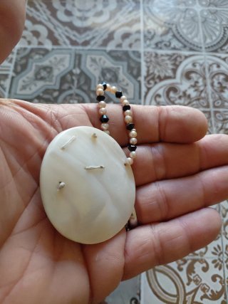 Ciondolo madreperla con perla e cristalli