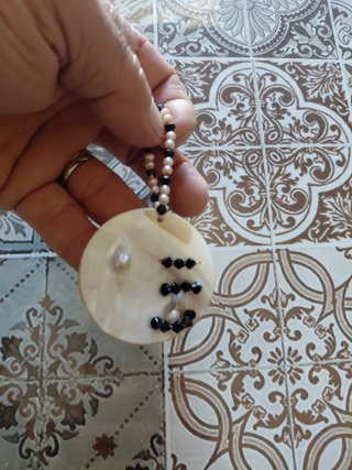 Ciondolo madreperla con perla e cristalli