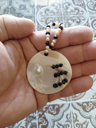 Ciondolo madreperla con perla e cristalli