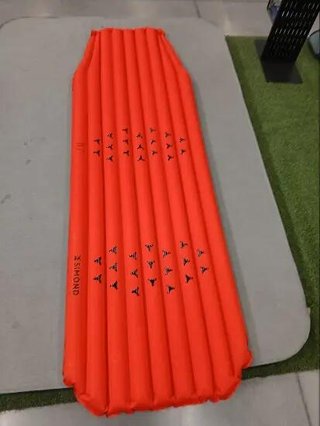 Aislante hinchable de trekking 195x60 cm. Forclaz MT500 Air