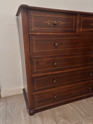 Cómoda de madera.  Está en Denia.