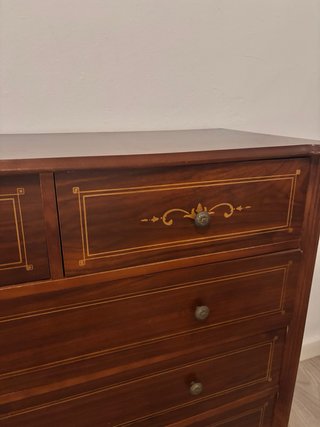 Cómoda de madera.  Está en Denia.
