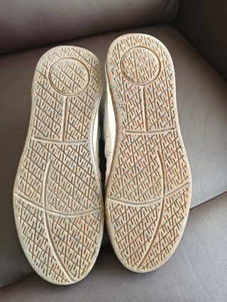 Zapatillas Supra Beige y Blancas