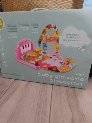 Gimnasio para bebé con piano y música