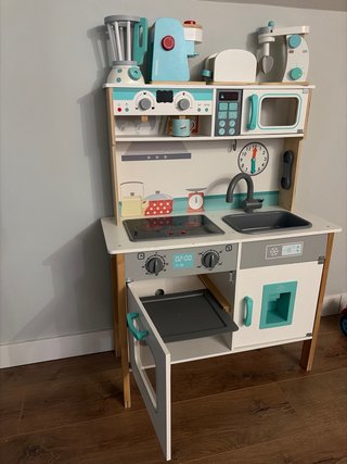 Cocinita infantil de madera con accesorios