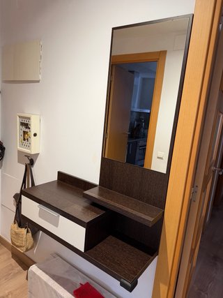 Mueble recibidor con cajón y espejo