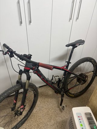 Bicicleta Ghost Negra y Roja Modelo Ghost Htx 900