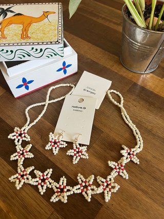 Collar de cuentas estilo boho + caja de madera