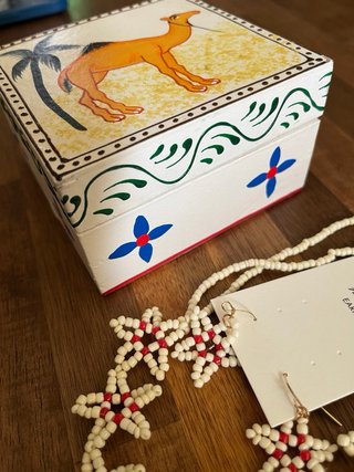 Collar de cuentas estilo boho + caja de madera