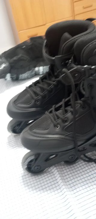 Patines en línea negros talla 42