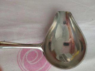 Cucharón antiguo de plata