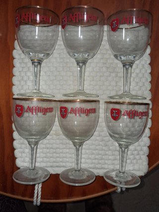 Copas de cerveza Affligem de estilo abadía belga.