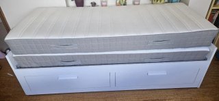 Cama extensible Ikea 80x200 con dos colchones.