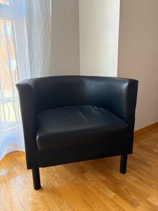 Sillón pequeño de piel negro