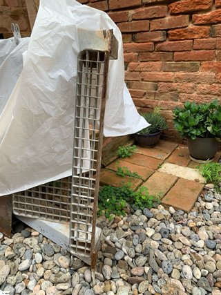 Escalera de hierro exterior