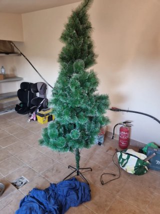 Árbol de Navidad verde y blanco