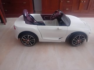 Coche eléctrico infantil