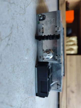 Radio CD Renault (Piezas/Averiada).