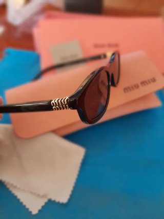 Splendide ed eleganti occhiali da sole Miu Miu neri