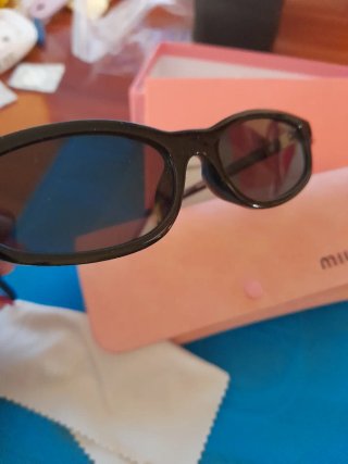 Splendide ed eleganti occhiali da sole Miu Miu neri