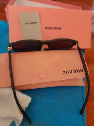 Splendide ed eleganti occhiali da sole Miu Miu neri