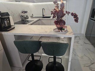 Encimera de cocina mármol y lavabo negro