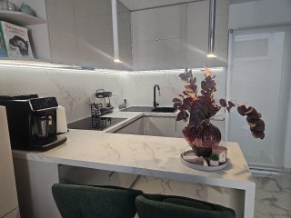 Encimera de cocina mármol y lavabo negro
