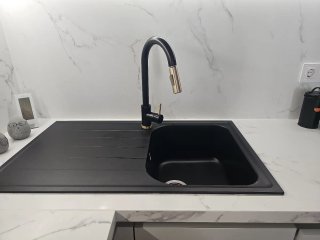 Encimera de cocina mármol y lavabo negro