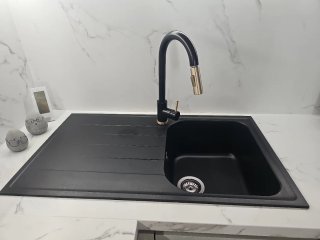 Encimera de cocina mármol y lavabo negro