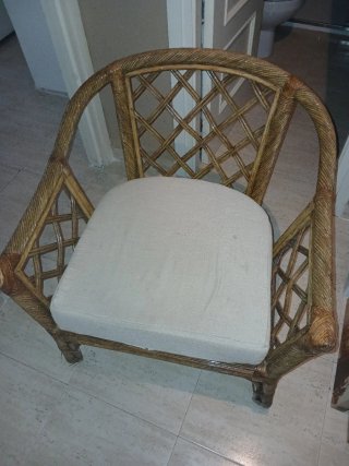 Sillón grande de mimbre semi-nuevo