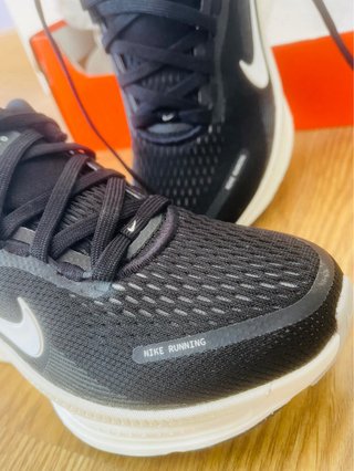 Nike Vomero 18 Zapatillas Running Negro/Blanco