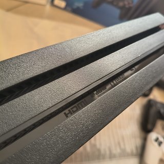 PS4 Pro 1TB Full Box Pari al Nuovo + 4 Controller