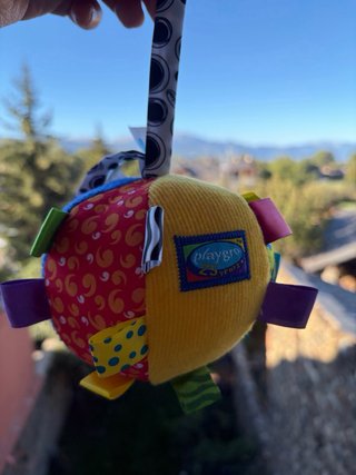 Pelota sensorial para bebés Playgro