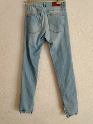 Vaqueros rotos Pull&Bear azul claro Talla M