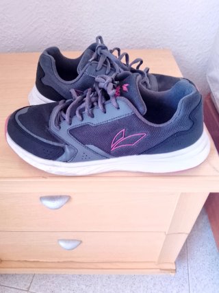 Zapatillas running unisex Ipso grises y rosas
