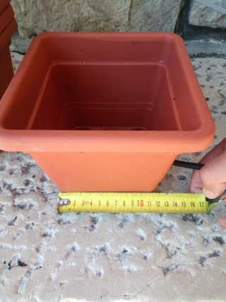 10 vasi totale 5 euro.Vasi per piantine in plastic