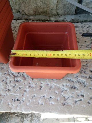 10 vasi totale 5 euro.Vasi per piantine in plastic