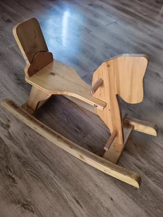 Caballo balancín de madera