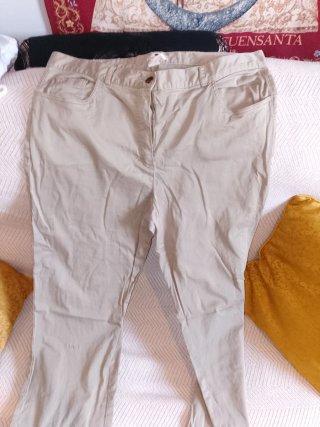 Pantalones negros mujer con botones dorados
