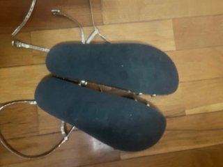 Sandalias doradas planas