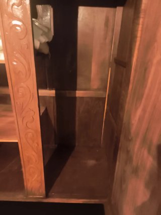 Armario de madera maciza restaurado