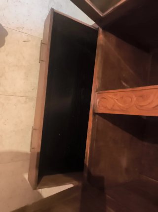 Armario de madera maciza restaurado