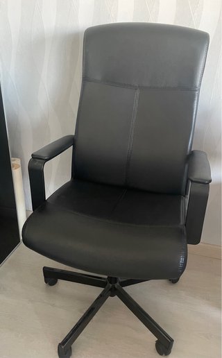 Silla de escritorio negra