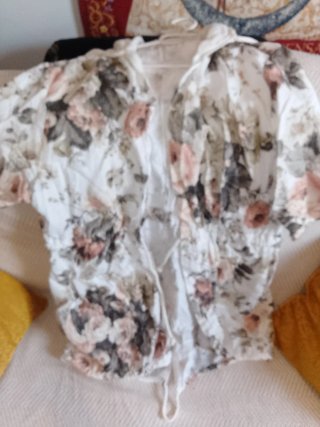Ropa de mujer con estampado floral